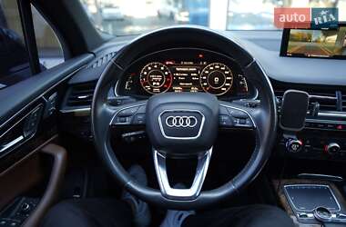 Внедорожник / Кроссовер Audi Q7 2016 в 