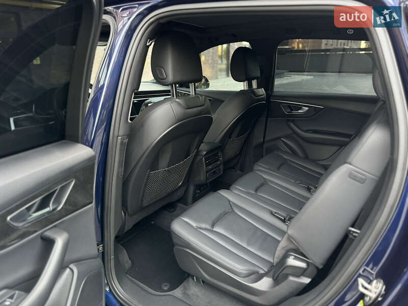 Позашляховик / Кросовер Audi Q7 2022 в Полтаві