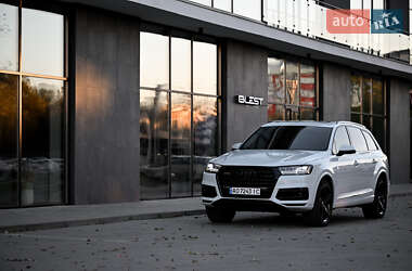 Внедорожник / Кроссовер Audi Q7 2018 в Ужгороде