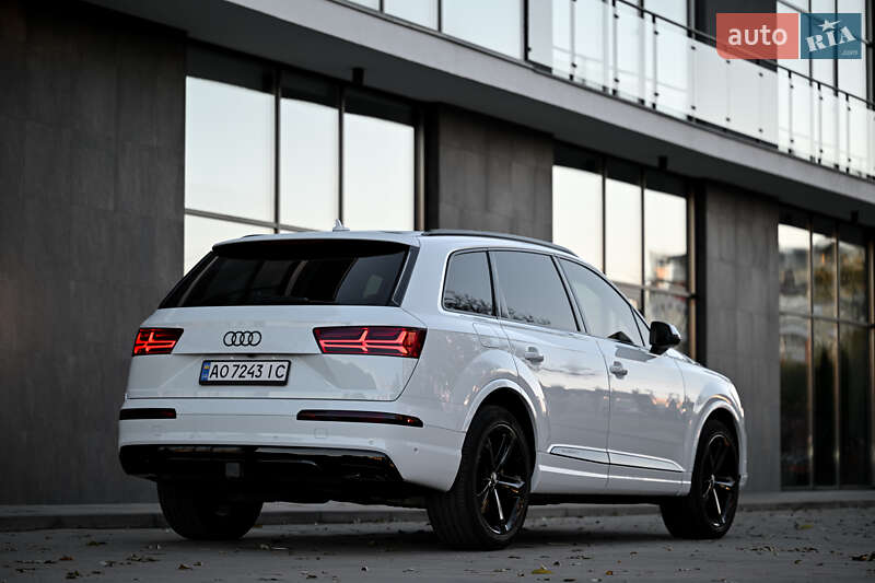 Внедорожник / Кроссовер Audi Q7 2018 в Ужгороде
