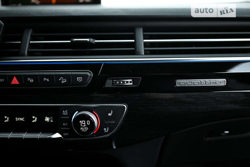 Внедорожник / Кроссовер Audi Q7 2018 в Ужгороде