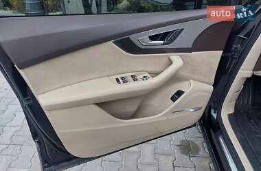 Внедорожник / Кроссовер Audi Q7 2015 в 