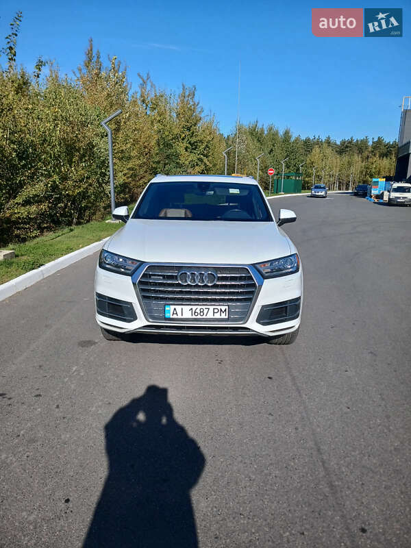 Внедорожник / Кроссовер Audi Q7 2017 в 