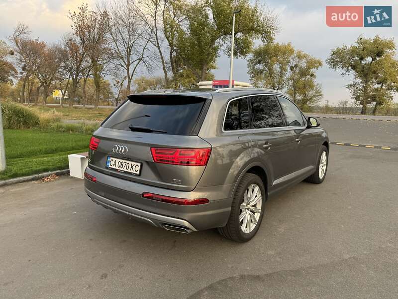 Позашляховик / Кросовер Audi Q7 2016 в Шполі