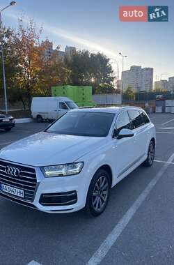 Внедорожник / Кроссовер Audi Q7 2017 в 