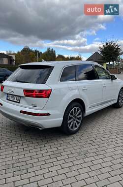 Внедорожник / Кроссовер Audi Q7 2018 в 