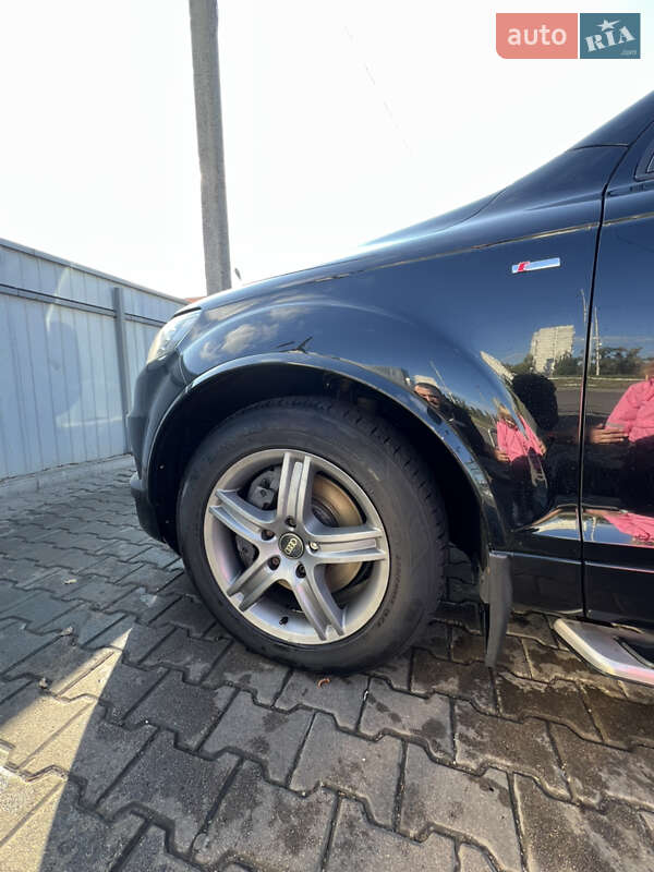 Внедорожник / Кроссовер Audi Q7 2013 в Киеве