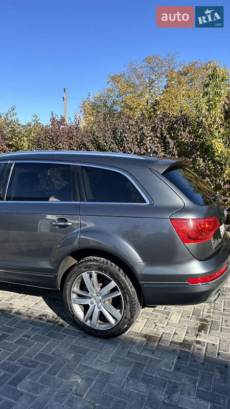 Позашляховик / Кросовер Audi Q7 2013 в Ладижині