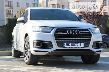 Внедорожник / Кроссовер Audi Q7 2017 в Ровно