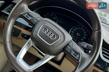 Позашляховик / Кросовер Audi Q7 2016 в 