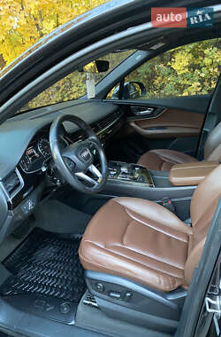 Внедорожник / Кроссовер Audi Q7 2017 в 