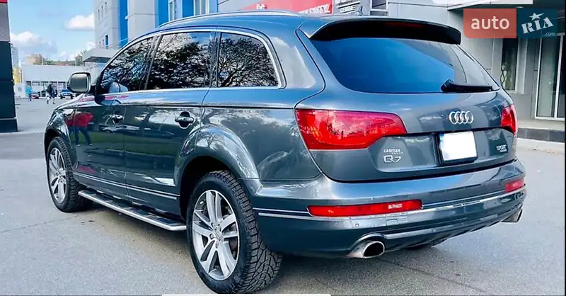 Внедорожник / Кроссовер Audi Q7 2015 в 