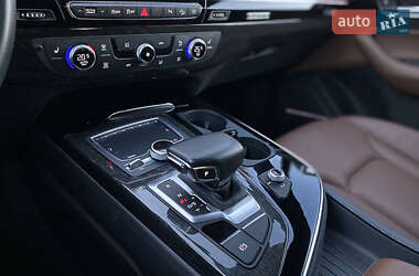 Внедорожник / Кроссовер Audi Q7 2019 в 