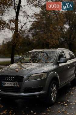 Позашляховик / Кросовер Audi Q7 2006 в Рівному