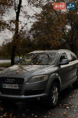 Внедорожник / Кроссовер Audi Q7 2006 в 