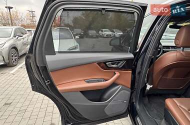 Внедорожник / Кроссовер Audi Q7 2016 в 