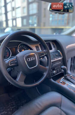Внедорожник / Кроссовер Audi Q7 2011 в 