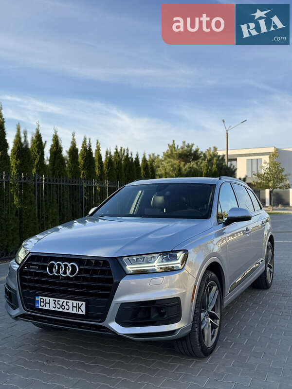 Внедорожник / Кроссовер Audi Q7 2017 в 