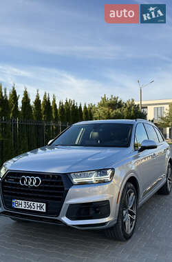 Внедорожник / Кроссовер Audi Q7 2017 в 