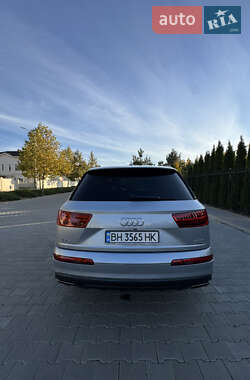 Внедорожник / Кроссовер Audi Q7 2017 в 