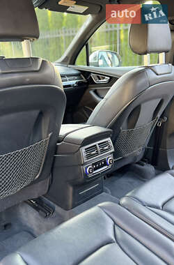 Внедорожник / Кроссовер Audi Q7 2017 в 