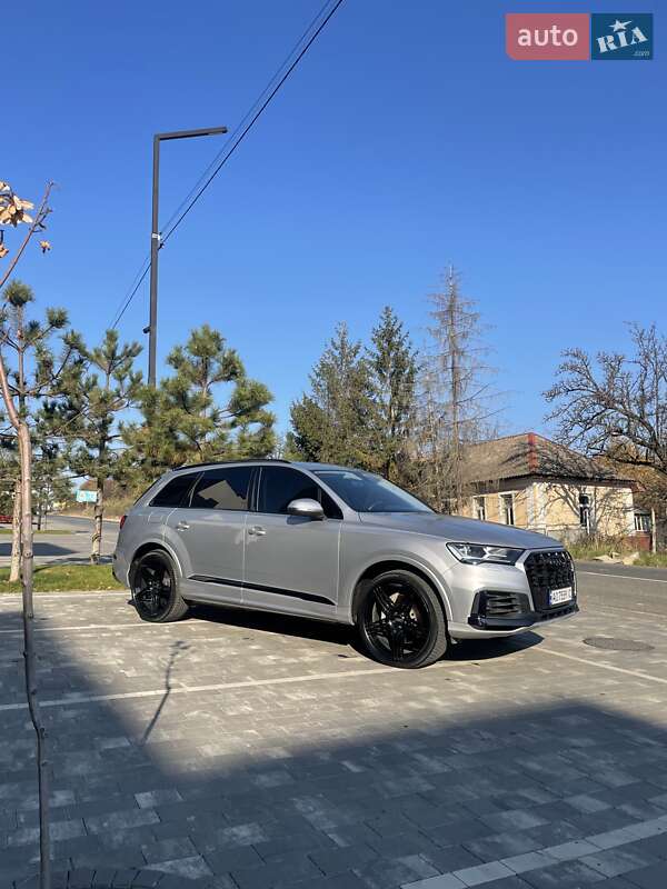 Позашляховик / Кросовер Audi Q7 2019 в Ужгороді