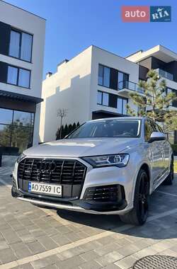 Позашляховик / Кросовер Audi Q7 2019 в Ужгороді
