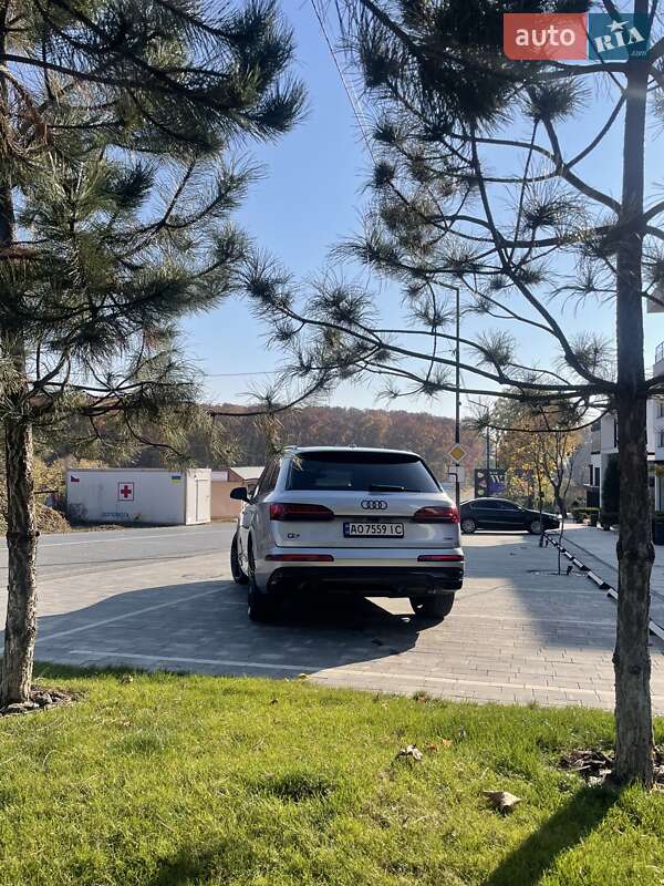 Позашляховик / Кросовер Audi Q7 2019 в Ужгороді