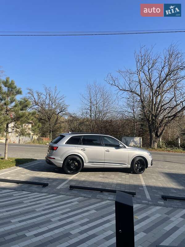 Позашляховик / Кросовер Audi Q7 2019 в Ужгороді