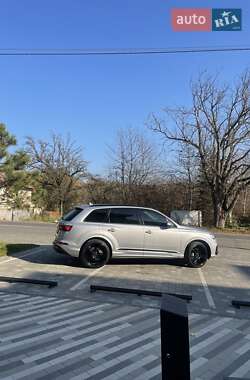 Внедорожник / Кроссовер Audi Q7 2019 в 