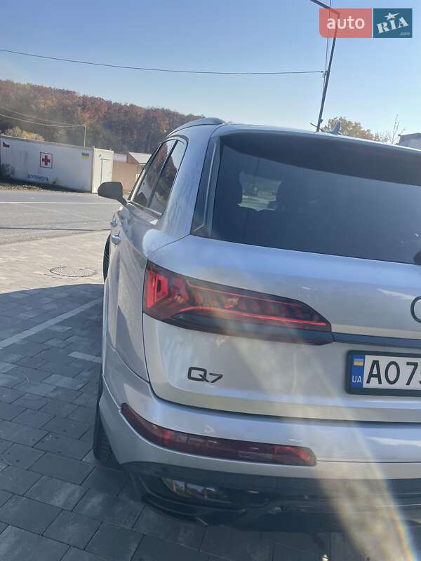 Позашляховик / Кросовер Audi Q7 2019 в Ужгороді