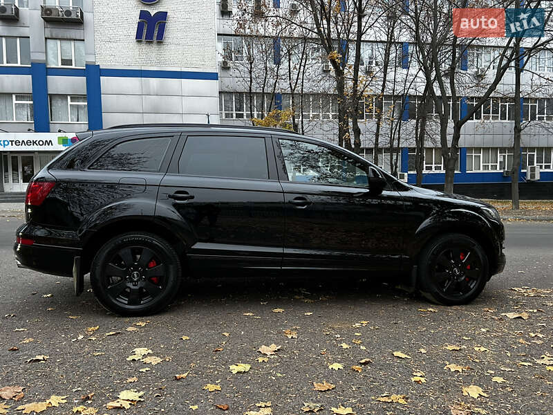 Позашляховик / Кросовер Audi Q7 2013 в Дніпрі