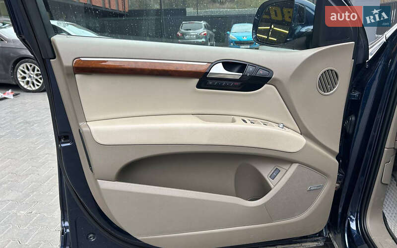 Позашляховик / Кросовер Audi Q7 2014 в Чернівцях