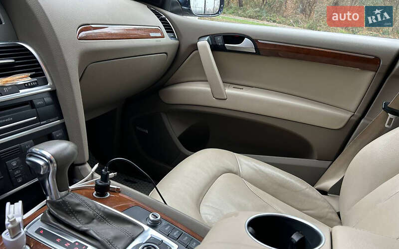 Позашляховик / Кросовер Audi Q7 2014 в Чернівцях