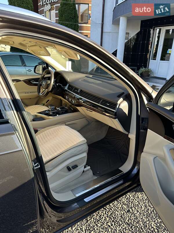 Внедорожник / Кроссовер Audi Q7 2016 в Солотвине