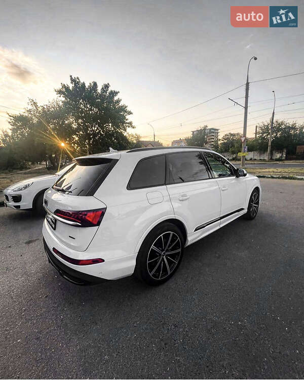 Позашляховик / Кросовер Audi Q7 2021 в Миколаєві