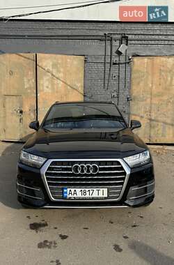 Позашляховик / Кросовер Audi Q7 2018 в 