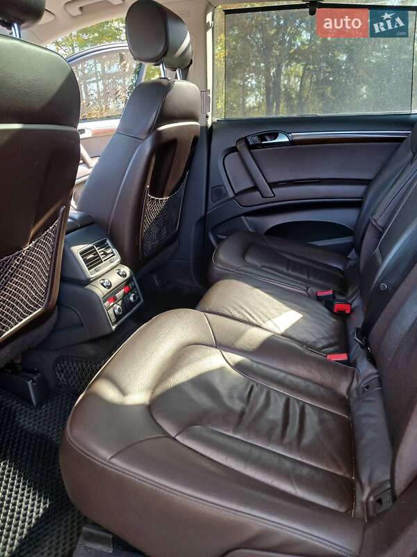 Внедорожник / Кроссовер Audi Q7 2011 в Звягеле
