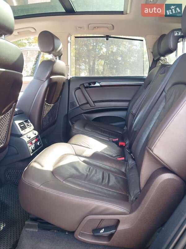 Внедорожник / Кроссовер Audi Q7 2011 в Звягеле