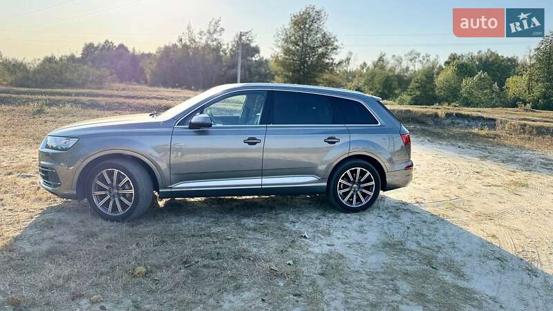 Внедорожник / Кроссовер Audi Q7 2017 в Шостке