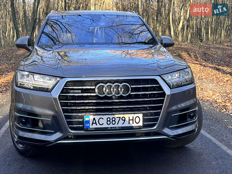 Позашляховик / Кросовер Audi Q7 2017 в Луцьку