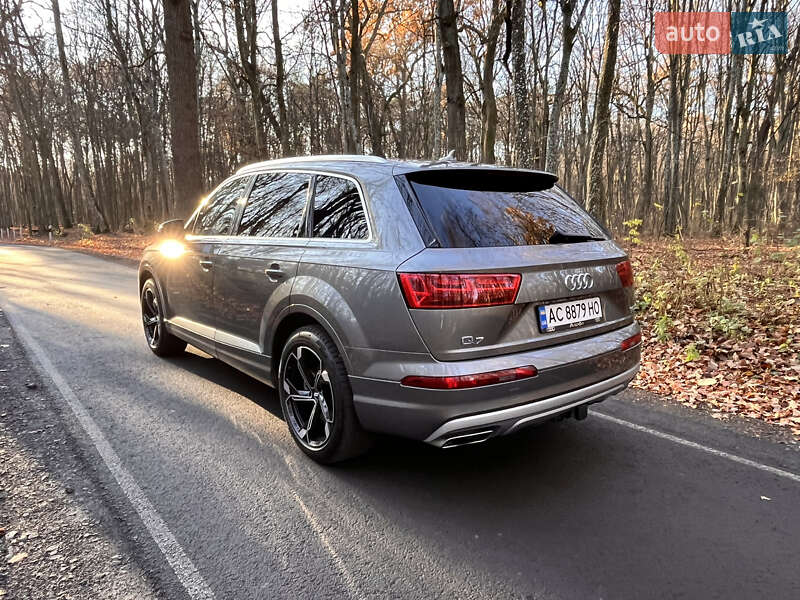 Позашляховик / Кросовер Audi Q7 2017 в Луцьку