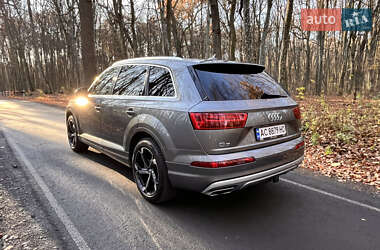 Внедорожник / Кроссовер Audi Q7 2017 в 