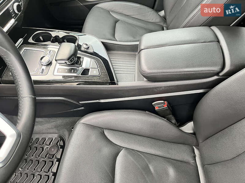 Позашляховик / Кросовер Audi Q7 2017 в Луцьку