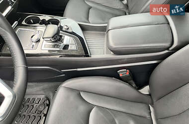 Внедорожник / Кроссовер Audi Q7 2017 в 
