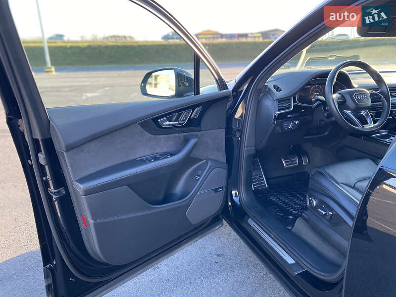 Позашляховик / Кросовер Audi Q7 2017 в Львові