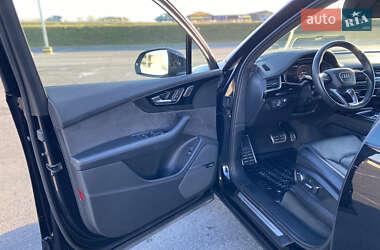 Внедорожник / Кроссовер Audi Q7 2017 в 