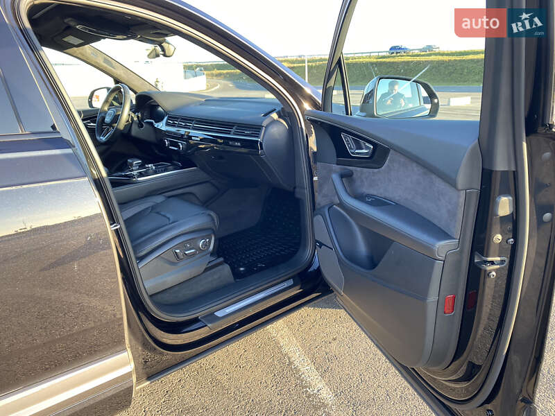 Позашляховик / Кросовер Audi Q7 2017 в Львові