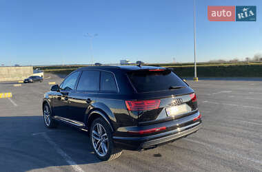 Внедорожник / Кроссовер Audi Q7 2017 в 