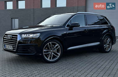 Внедорожник / Кроссовер Audi Q7 2016 в 